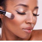 Si te gusta el maquillaje, necesitas aprender diferentes técnicas con la ayuda de las aplicaciones disponibles.