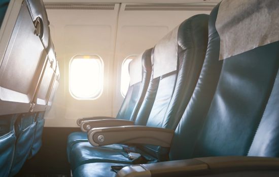 ¿Hay un asiento más seguro en el avión?